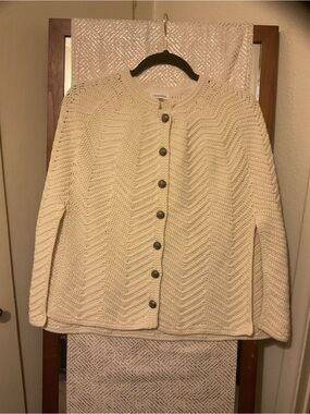 💜💜💜GENERRA Cream Chevron Knit Button-Front Cardigan